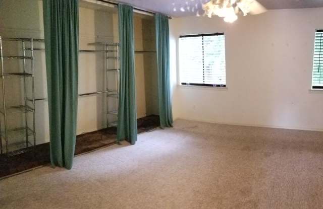 3 Bed 1.5 Bath $1000 Gallery 4