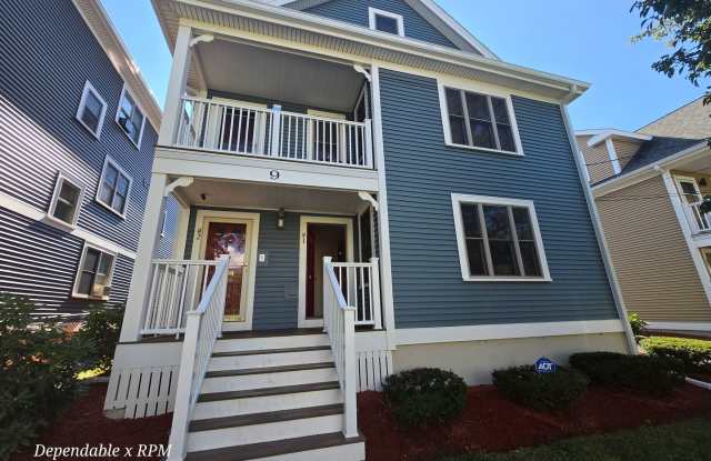 Spacious and Rare 3 Bd 2 Bath Near Fort Hill With Off Street Parking Gallery 1