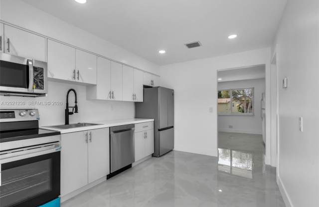821 SW 7th Ave photos photos