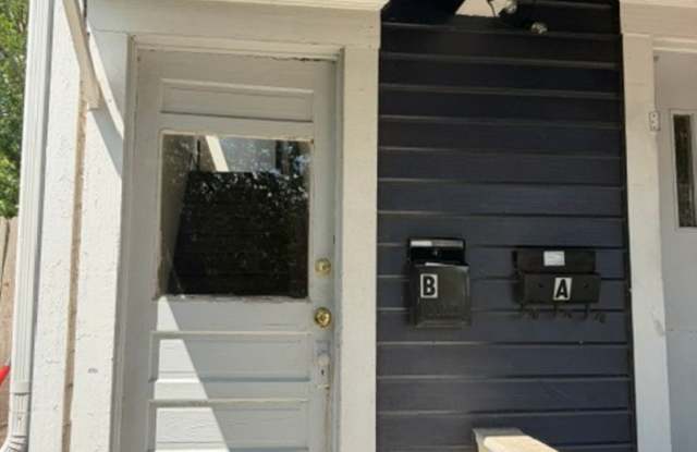 2201 Colonial Gallery 1