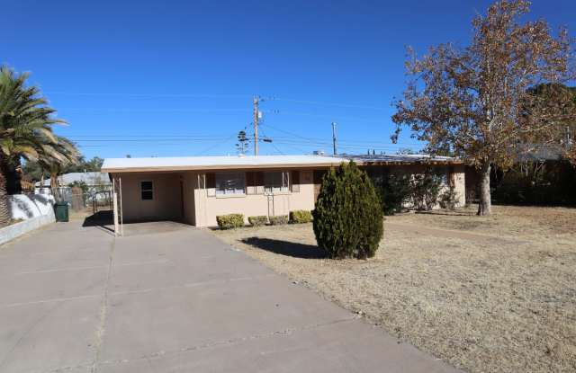 Great home Great price - 83 Northeast Martin Drive, Sierra Vista, AZ 85635