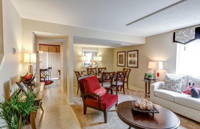 Howard Hills photos photos