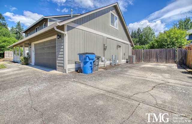 Charming Wildwood Home with Spacious Yard & Bonus Room Gallery 4