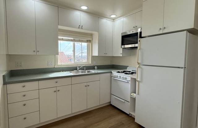 Charming 1-Bedroom Home with Bonus Room & 2-Car Garage in SSF Gallery 4