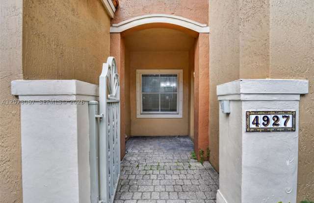4927 N Harbor Isles Dr Gallery 3