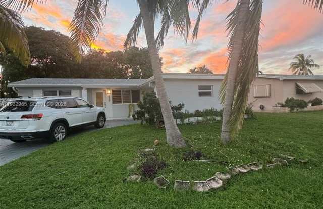 1020 N 74th Ter photos photos