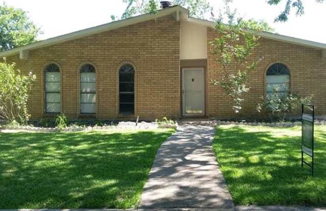 8818 Vernon Drive - 8818 Vernon Dr, Rowlett, TX 75088