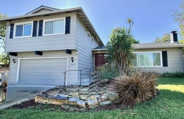 Beautiful 4 Bedroom 2.5 Bath Home in Montevideo Community photos photos