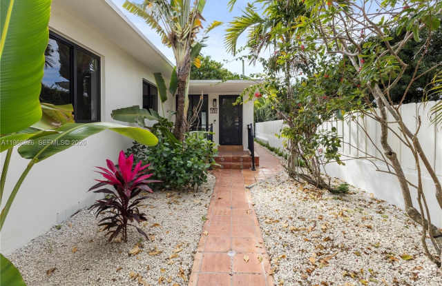 1620 SW 18th St photos photos