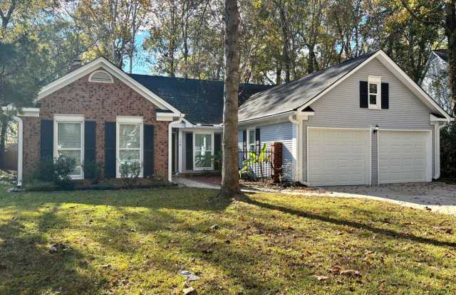 Move In Ready~ Beautiful 4 BR Home Available in Dorchester 2 School District! photos photos