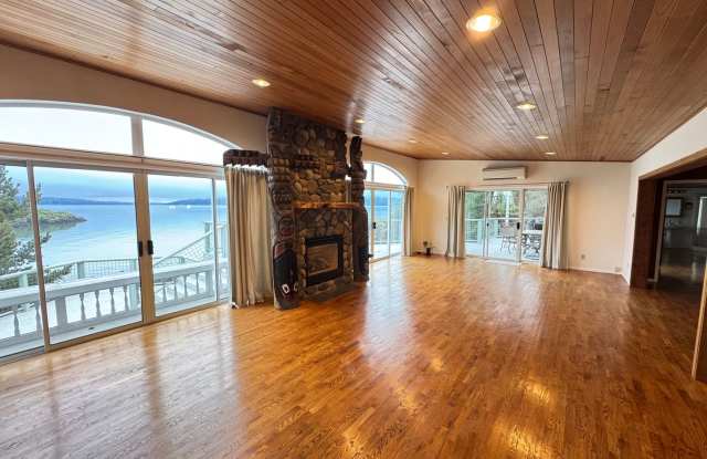 La Conner Home with Stunning View - 9923 Pull And Be Damned Road, Skagit County, WA 98257