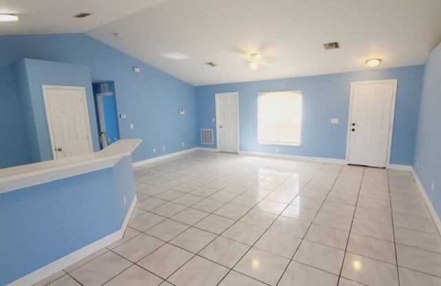Lehigh Acres 3 Bedroom/ 2 Bathroom Gallery 3