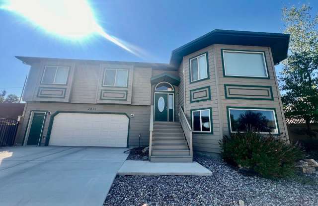 Beautiful 3 Bed 2 Bath Dog Friendly with Fully Fenced Yard!! photos photos