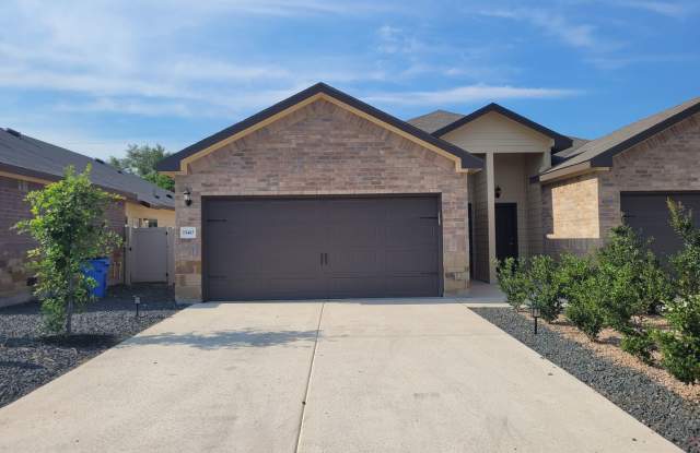 3/2 Duplex in Seguin Gallery 1