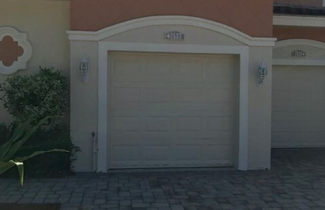 2533 STOCKBRIDGE SW - 2533 Stockbridge Square Southwest, Florida Ridge, FL 32962