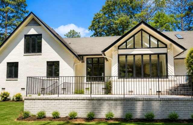 Luxury Lake Community Retreat | 6 Bedrooms with Sauna Gallery 4