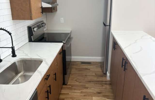 1022 Russell Boulevard - B Gallery 4