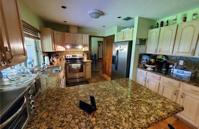 14475 SW 139th Ct Gallery 2
