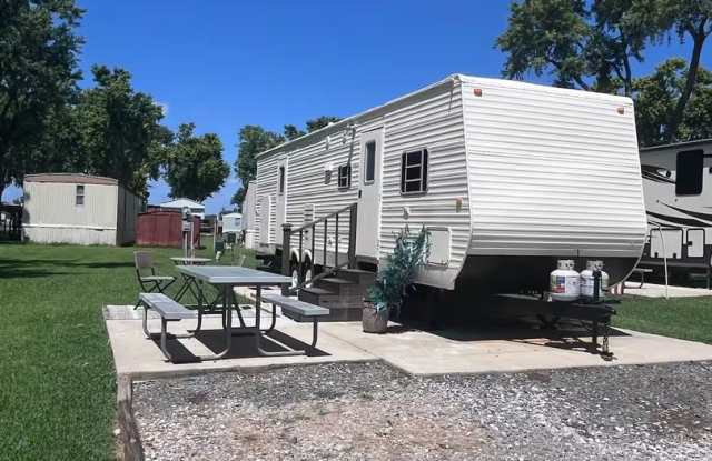 Cozy Remodeled Camper – Furnished with All Utilities Included! photos photos