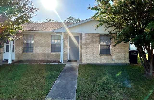 1611 Cloverdale Crt photos photos