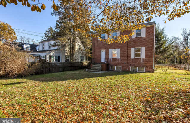 2100 WOODBOURNE AVENUE Gallery 2