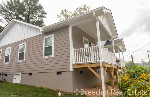 382 Harper Ave - 382 - 382 Harper Avenue, Lenoir, NC 28645