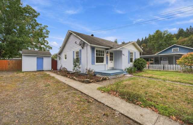 Charming 2-Bedroom Camas Home with Huge Partically Fenced Backyard & Locking Storage Shed Gallery 4