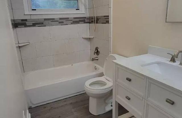 3 Bedroom, 1.5 Bath brick home in Prescott Terrace Gallery 3