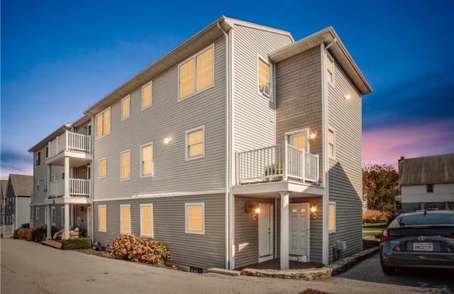 Coddington Point - 231 Maple Avenue, Newport, RI 02840