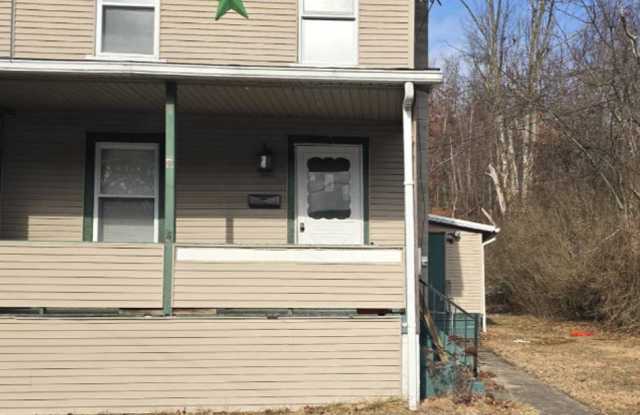 Charming 2 Bed / 1 Bath Single Family Home in Lansford with Front Porch & Yard! photos photos Charming 2 Bed / 1 Bath Single Family Home in Lansford with Front Porch & Yard! photos photos
