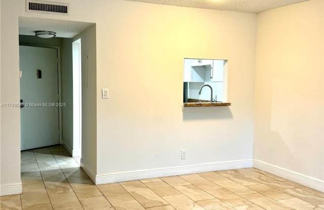 4394 NW 9th Ave - 4394 Northwest 9th Avenue, Deerfield Beach, FL 33064
