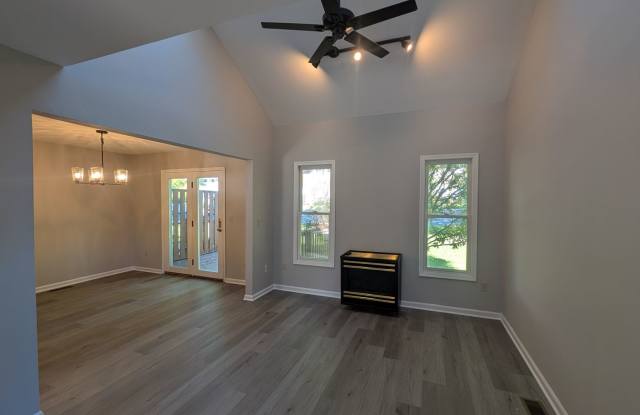 Newly Remodeled 3 Bedroom Condo Gallery 3