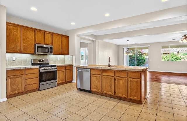 42217 Whisper Rock Street Gallery 4