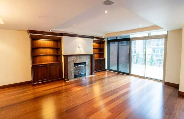 3Bd/2.5Ba Bellevue Townhome Gallery 3