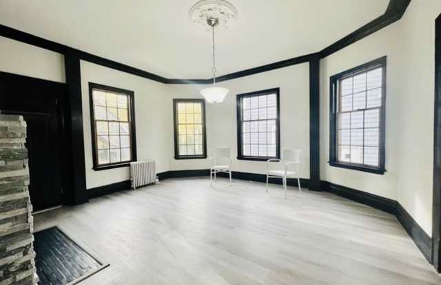 66 WASHINGTON PL Gallery 3