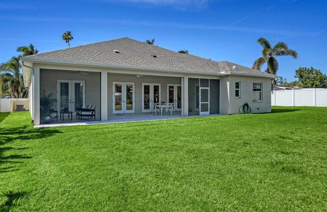 1111 Mallorca Dr photos photos
