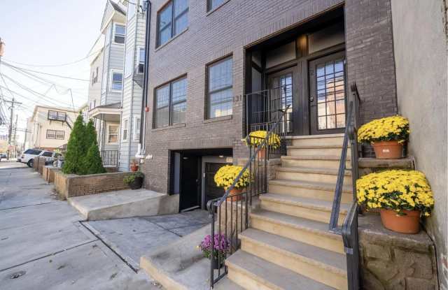 131 HOPKINS AVE photos photos