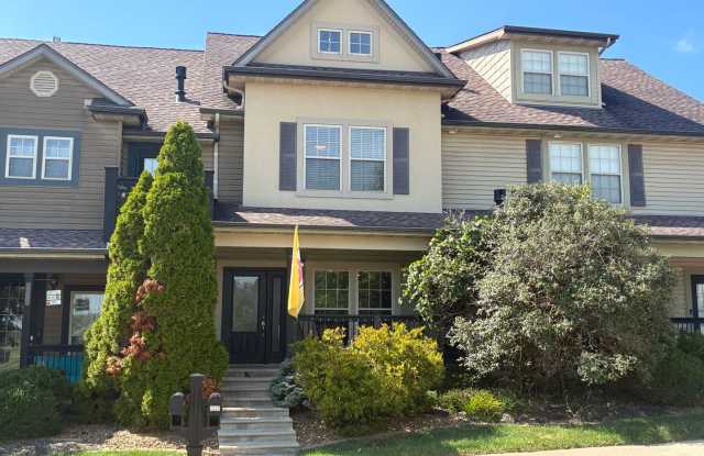 Large 2 Bed 2.5 Bath Townhome With Bonus Loft! Gallery 1