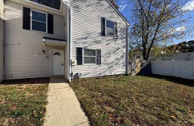125 HAMPSHIRE ROAD - 125 Hampshire Road, Camden County, NJ 08081