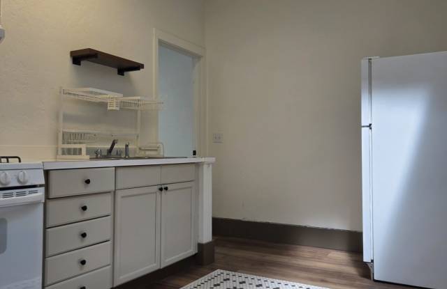 119 1/2 N Broadway - 2 Gallery 3