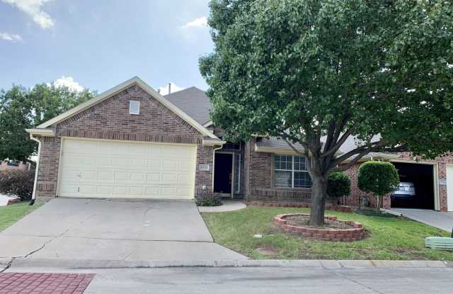 Cavender - 1920 Cavender Circle, Denton, TX 76205