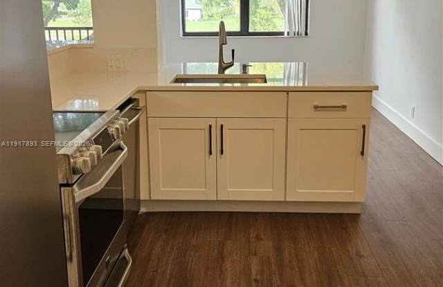 105 Lake Emerald Dr photos photos