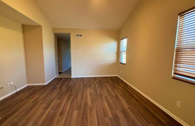 4 Bedroom 3 Bath + Office In East Quincy Highlands! Finished Basement Gallery 3