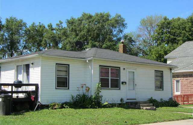 New Updates 2 Bedroom, 1 Bath 136 Ricker St Waterloo Gallery 1