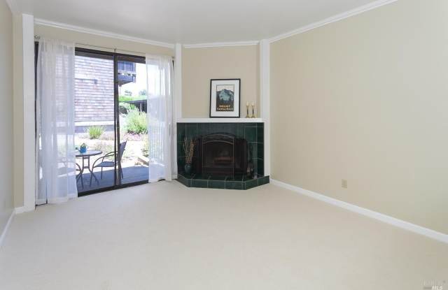 521 Seaver Drive Gallery 2