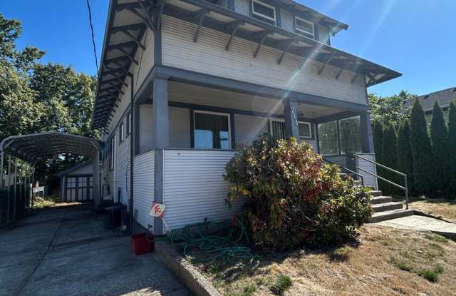 Historic 3 Bedroom, 1.5 Bath Home in Downtown McMinnville- Pets Considered photos photos