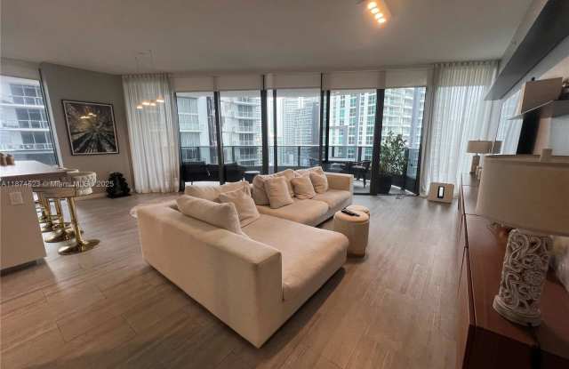 1000 Brickell Avenue photos photos