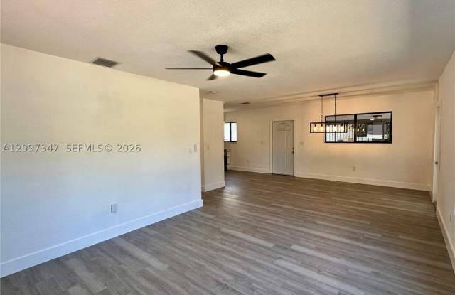 1150 NW 116th Ter Gallery 3