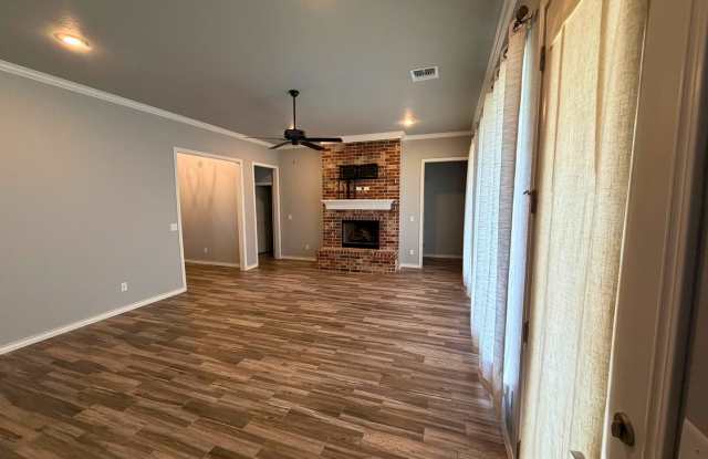Beautifully Updated 3 Bed, 2 Bath Canyon Home Gallery 4