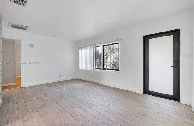 6101 NE 3rd Ave Gallery 4